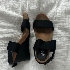 Style & Co. Black Wedges with Tan Footbed